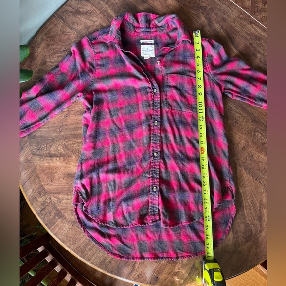 American Eagle Outfitters Bright Pink and Gray Plaid Flannel Shirt Medium - Picture 5 of 9